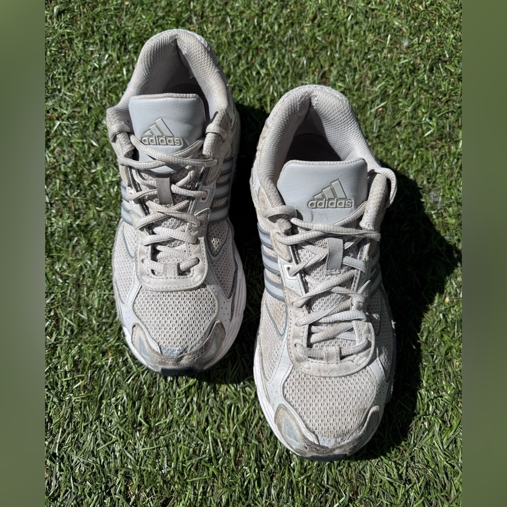 adidas Grey/White Response CL Sz(8)
